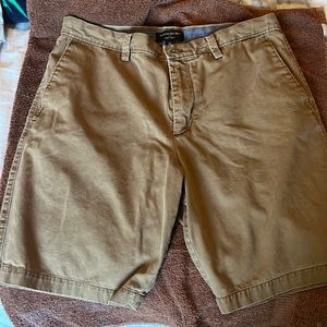 Banana republic aiden shorts size 33